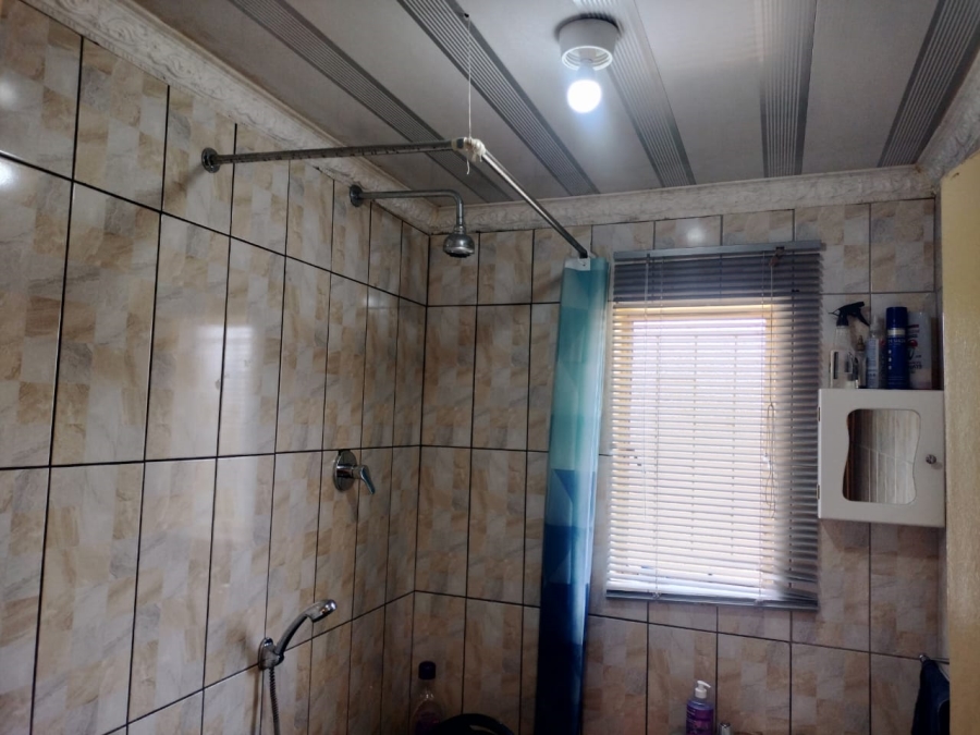 3 Bedroom Property for Sale in Molifi Tau Kloof Free State